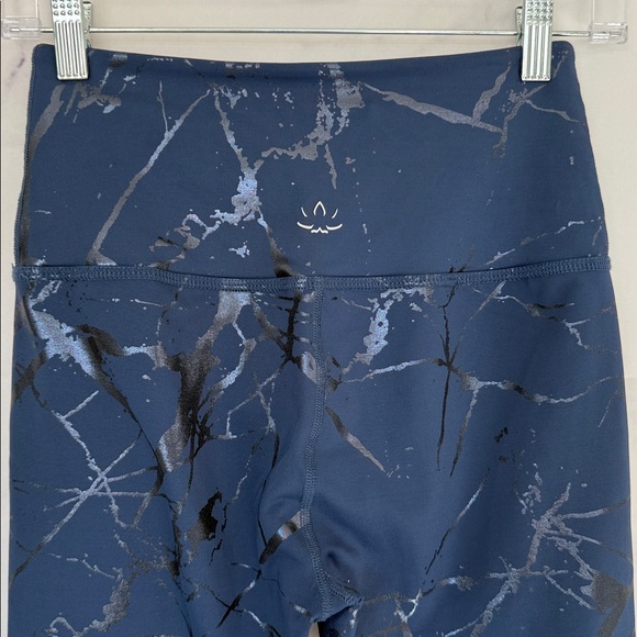 Beyond Yoga Lost Your Marbles Sports Bra & Leggings Size Medium - Picture 10 of 13